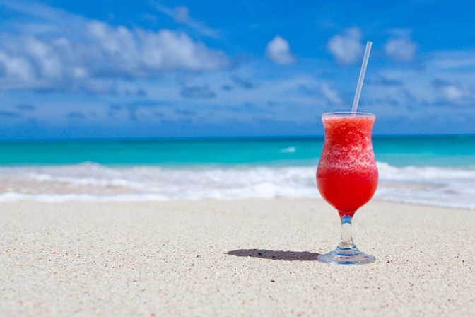 写真：夏の暑さは心を「熱く」させるのか？