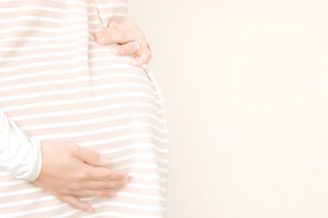 写真：妻が妊娠、浮気相手も妊娠、双方に隠している夫