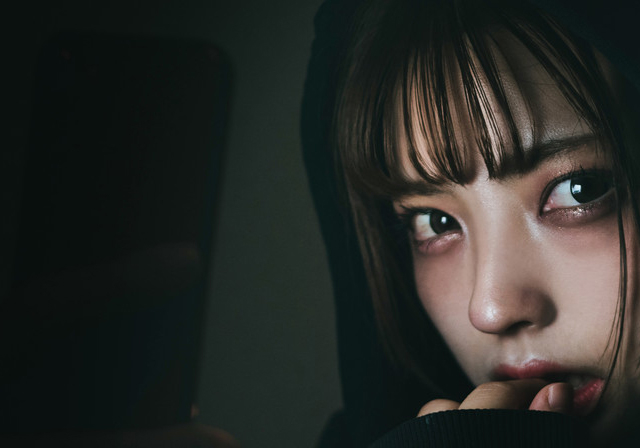 写真:不倫で悩む人は真面目で繊細な方が多い